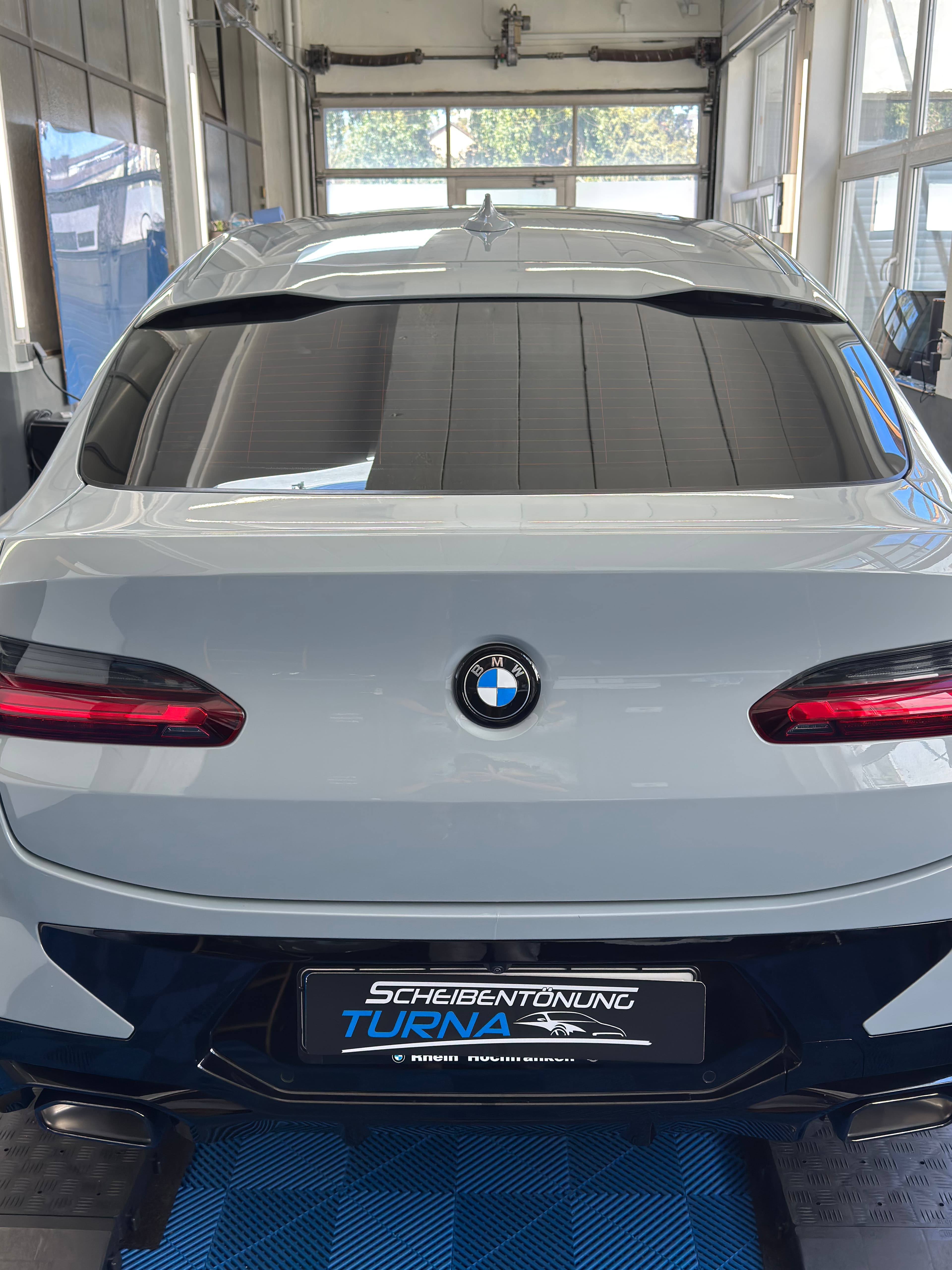 Lackschutz und individuelle Designs präsentieren Ihr Auto in voller Pracht.